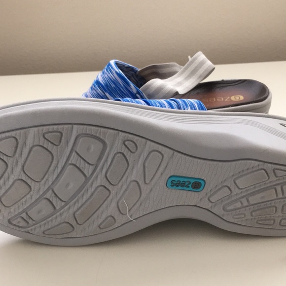 Bzees sandals - Picture 3 of 6